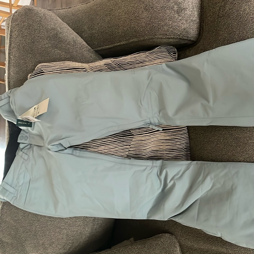 New with tags! Roxy Snowboarding pants.